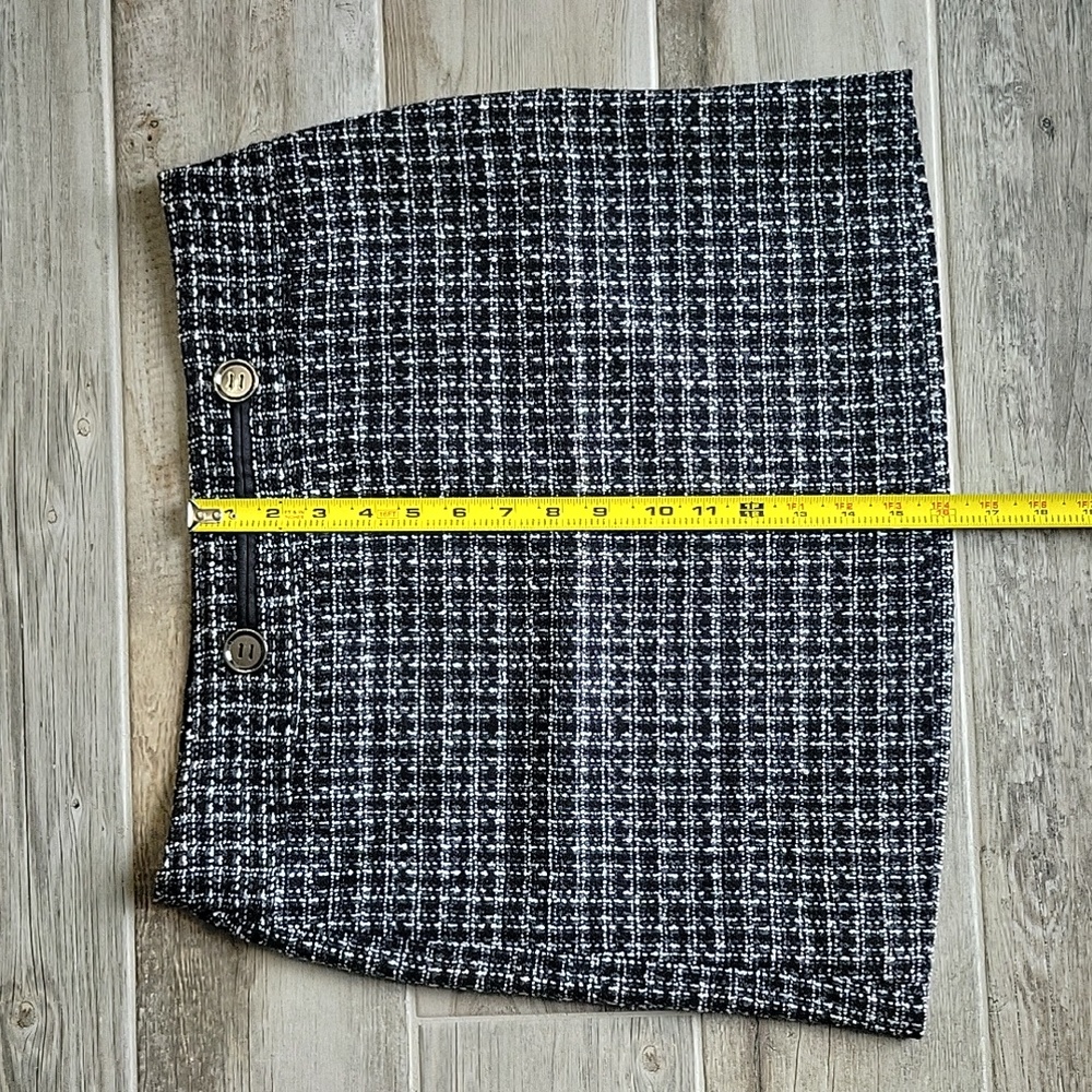 The Limited Black and White size 6 mini pencil skirt. Poly/acrylic - Picture 4 of 7